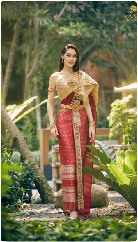 Cambodia Dress, Khmer Outfit, Dinner Fits, Traditional Thai Clothing, Thai Wedding Dress, Thai Fashion, Thai Wedding, Thai Traditional Dress, Thai Dress