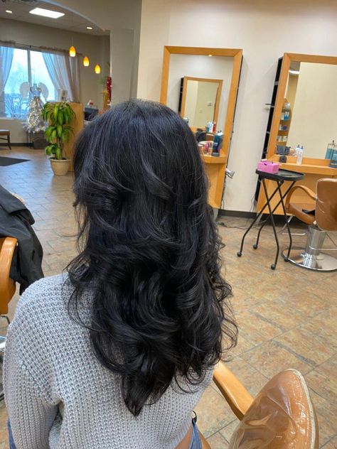 Several Layers Hair, Black Wavy Hair Layers, Black Hair With Butterfly Layers, Layers In Dark Brown Hair, Hair With Alot Layers, Short Layered Haircuts With Long Hair, Wolfcut Long Hair Wavy, Curled Hairstyles For Layered Hair, Angel Layers Hair