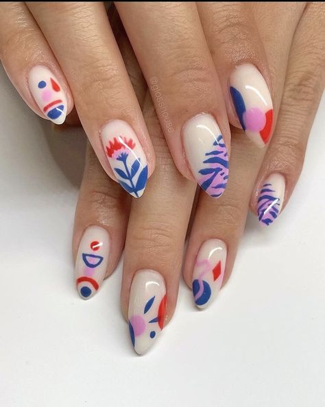 60s Nail Art, Folk Nails, 90s Inspired Nails, Picasso Nails, Oval Nails Designs, Hello Nails, Hippie Nails, Floral Nail Designs, Modern Nails