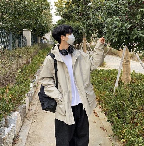 Asian Oversized Fashion Men, Guy Outfits Aesthetic Korean, Male Asian Outfits, Korean Guy Fashion Aesthetic, Acubi Fashion Guy, Asian Guy Outfits Casual, Japanese Guy Fashion, Guy Fashion Korean, Male K Fashion