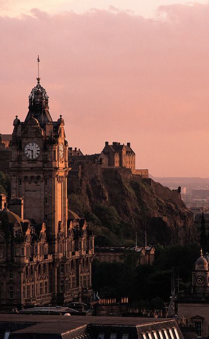 Edinburgh Aesthetic Wallpaper, University Of Edinburgh Aesthetic, Edinburgh University Aesthetic, Edinburgh Wallpaper, Edinburgh Aesthetic, Scotland Aesthetic, Edinburgh University, Scottish Castles, Edinburgh Castle