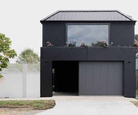 Modern Carriage House, Exterior Wood Cladding, Black Cladding, Caravan Home, Old Country Houses, Types Of Timber, Home Bar Areas, Homes To Love, Handcrafted Tile