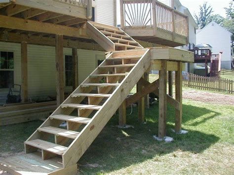 Best 5 Outdoor Stairs Landing Decor #stairs #stairsdesign #design #ideas Stairs Landing Decor, Deck Stairs Landing, Stairs Landing Design, Stair Landing Decor, Landing Decor, Stairs Landing, Staircase Landing, Stairs Stringer, Patio Steps