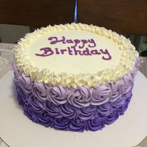 Plain Birthday Cake, Cake Decorating Patterns, Simple Cake Decorating Ideas, Simple Cake Decorating, Cake Design Ideas, Flower Cake Decorations, Birthday Cake For Mom, New Birthday Cake, Birthday Cake Decorating Ideas