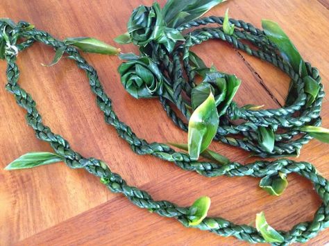 Traditional Hawaiian Tattoo, How To Make Leis, Ti Leaf Lei, White Dendrobium Orchids, Wedding Lei, Tahitian Costumes, Ti Leaf, Hawaiian Crafts, Ribbon Lei