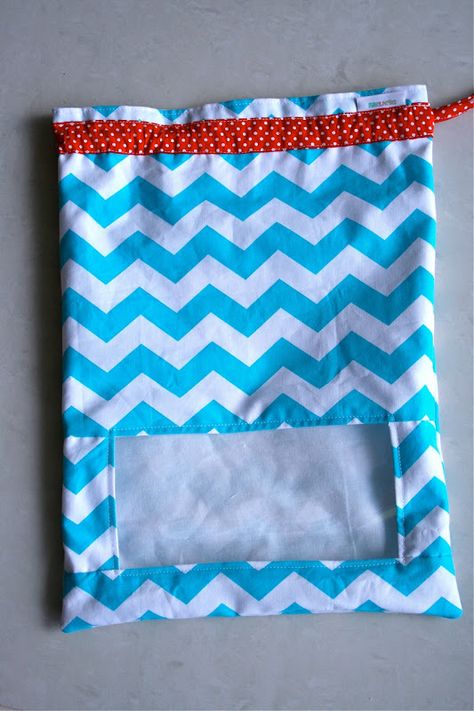 make it perfect: ."Peek-A-Boo" Toy Sack Tutorial. Boo Boo Bags, Ideas Habitaciones, Diy Toy Storage, Toy Sack, Purl Bee, Toy Storage Bags, Toy Bags, Toy Organization, Sewing Toys