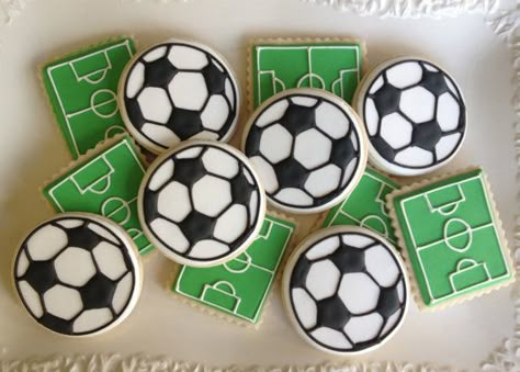 Soccer Cookies, Cookies Cupcake, Soccer Cake, Soccer Birthday Parties, Fuchsia Wedding, Sport Cakes, Football Cake, Soccer Birthday, Sugar Cookie Designs