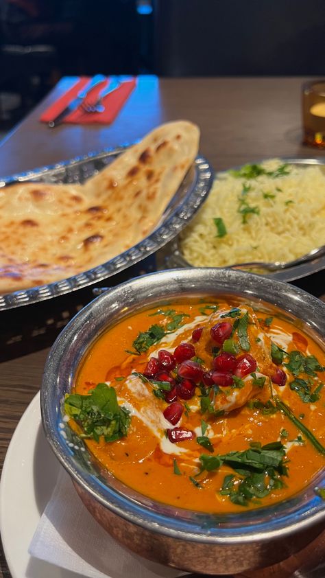 Indian food, butter chicken, naan, restaurant, indian restaurant, spicy food, delicious food, instagram food picture idea, instagram story idea. #indianfood #indianrecipe #naan #naanbrood #naanbreadrecipe #instagramtips #instastory #instastoryideas #instastoryaesthetic #meal #mealinspiration #foodstagram #foodporn #foodislove #foodandhealthy #chicken #chickenfoodrecipes #chickenrecipe #chickenbreastrecipes Indian Food Instagram Story, Food Restaurant Instagram Story, Butter Chicken With Naan, Butter Chicken Naan, Restaurant Indian, Instagram Food Pictures, Recipes With Naan Bread, Indian Butter Chicken, Instagram Story Idea