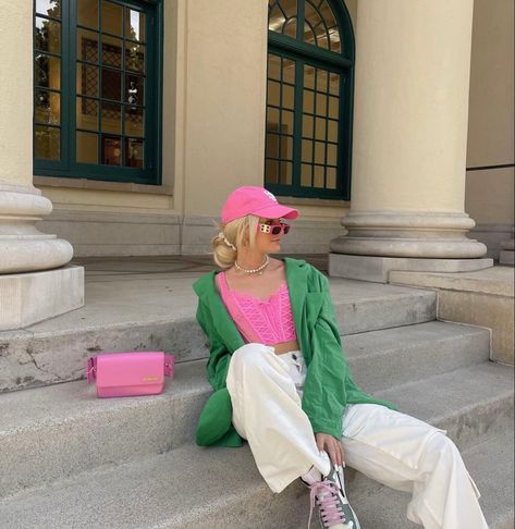 #outfits #fashion #pink Pink Bag Outfit Summer, Pink Look Outfit, Outfit With Pink Bag, Pink Hat Outfit, Pink Bag Outfit, Aesthetic Pink Outfits, Fuchsia Outfit, 60 Aesthetic, Chic Clothing Style