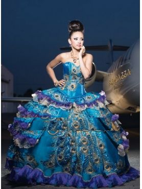 Peacock Wedding Inspiration, Quinceanera Dresses Mexican, Quinceanera Theme, Mexican Quinceanera Dresses, Quinceanera Ideas, Wedding Dress Cake, Quinceanera Dresses Blue, Peacock Dress, Peacock Wedding