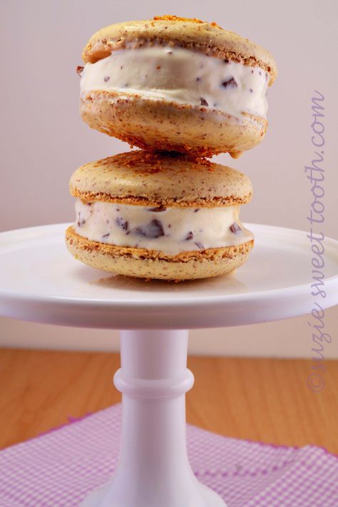 Caramel Macarons, Macaron Ice Cream Sandwiches - SUZIE SWEET TOOTH Ice Cream Cookie Sandwich Recipe, Ice Cream Calories, Macaron Ice Cream, Macaron Ice Cream Sandwich, Caramel Macarons, Ice Cream Sandwiches Recipe, Cookie Recipes Unique, Ice Cream Cookie Sandwich, Yummy Ice Cream