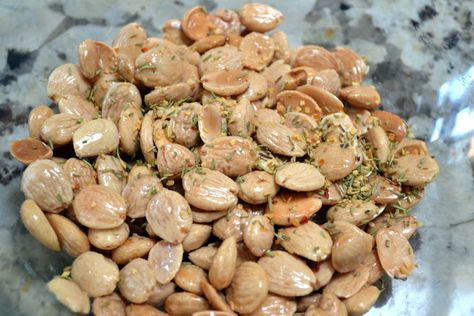 Roasted Almonds Recipe, Catalan Recipes, Marcona Almonds, Christmas Candy Recipes, Nut Recipes, Blanched Almonds, Salty Snacks, Roasted Almonds, Best Appetizers