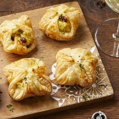 Curry Cranberry Chicken Pockets - Just Bare Foods Curry Chicken Appetizers, Just Bare Chicken, Chicken Pockets, Cranberry Chicken, Chicken Appetizers, Chicken Breast Fillet, Puff Pastry Dough, Holiday Appetizer, Flaky Crust