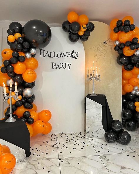 Backdrop Halloween Party, Halloween Party Decor Backdrop, Halloween Party Color Schemes, Spooky Birthday Decorations, Halloween Decor Balloons, Halloween Photo Background, Halloween Arch Backdrop, Halloween Back Drop Ideas, Halloween Balloon Garland Backdrop