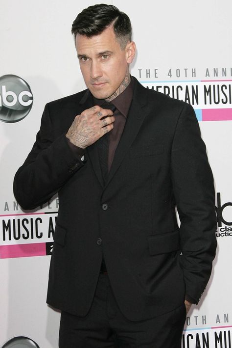 Carey Hart and this haircut makes it that much better Cary Hart, Carey Hart, Tatto Boys, Alecia Beth Moore, Hollywood Celebrity, Latest Movie, The Perfect Guy, American Music Awards, Movie Review