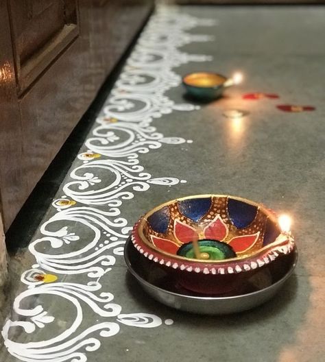 Jhoti Chita Design Simple, Rangoli Designs Latest Simple, Jhoti Chita Design, Kolam Border, Rangoli Designs Easy, Very Easy Rangoli Designs, Rangoli Designs Photos, Rangoli Designs Simple Diwali, Alpona Design