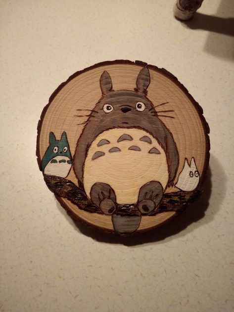 Studio Ghibli Diy, Totoro Drawing, Totoro Diy, Totoro Art, Painted Window Art, Nerd Crafts, Painted Pots Diy, Wood Slice Art, Wood Art Projects