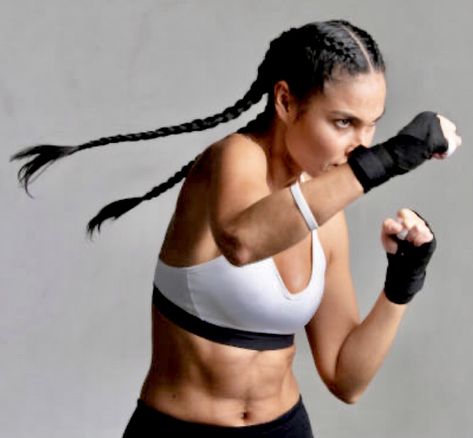 Woman Boxer, Boxers Women, Female Boxers, Action Pose Reference, Boxing Girl, Kickboxing Workout, Mma Women, Action Pose, Female Pose Reference