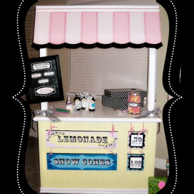 Lemonade Stand with Signs Diy Lemonade Stand, Lemonade Stands, Diy Lemonade, American Girl Doll Bed, Diy Christmas Gifts For Kids, Ice Cream Stand, Things Photography, Craft Board, Stand Ideas