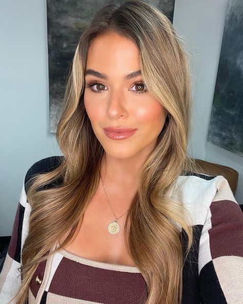 Joelle Fletcher Wedding, Joelle Fletcher Hair, Jojo Fletcher Hair, Fletcher Hair, Joelle Fletcher, Jojo Fletcher, Emma Willis, Fair Complexion, Makeup Lips