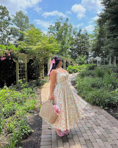 garden fairy vibes 🧚🏻‍♀️🎀🦋💐🧺 Autumn Picnic Outfit, Picnic Dress Outfits Summer, Curve Style, Dress Curvy, Mid Size Fashion, Cute Modest Outfits, Picnic Dress, Dresses Aesthetic, Outfit Layout