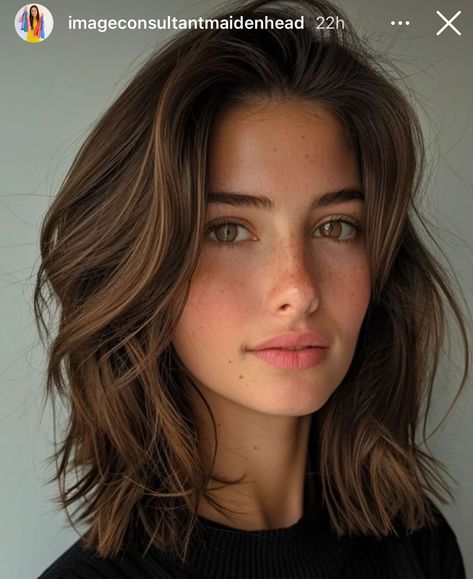 Bob Cut Long Hair, Short To Medium Layered Haircuts, Clavi Cut Hair, Long Italian Bob Haircut, Hair Cut Ideas 2024 Trends, Haircut For Side Part, Short Haircuts For Women Shoulder Length, Shattered Bob Medium, Haircuts Short Hair Shoulder Length