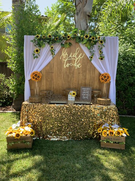 Sunflower Western Party, Boho Sunflower Wedding, Sunflower Bridal Shower Ideas, Sunflower Wedding Decor, Country Birthday Party, Boho Sunflower, Golden Party, Sunflower Wedding Decorations, Love And Loyalty