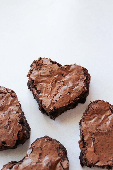 Heart Shaped Brownies - Sweets by Elise Heart Shaped Brownies, Brownies Aesthetic, Small Batch Brownies, Heart Brownies, Fudgy Chocolate Brownies, Jam Thumbprint Cookies, Banana Brownies, Food Project, Vision 2024