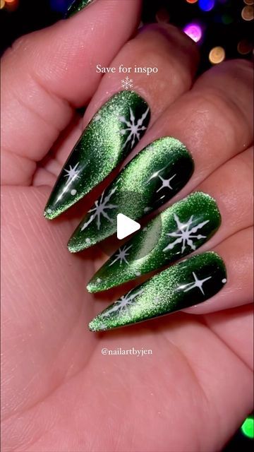 Jeanette Flores on Instagram: "Snowflake cat eye nails 🥵🤩❄️ 

SHARE & SAVE for holiday nail inspo 🎄 

Using @dndgel (code: JEN25)
•Purrsian Purrfection 9D cat eye 

instagram #thenailconnection #cateyenails #holidaynails #christmasnails #nailtrends #velvetnails #red  #almondnails #glitternails #holonails #colorchangingnails #viralnails #cateyegelpolish #nailinspiration #gelextensions #pressonnails #holographicnails #nailvideos #nailreels #uñas #magneticnails #magneticpolish #velvetnails #dnd #dndgelpolish #dndgel" Cat Eye Snowflake Nails, Winter Cat Eye Nails, Chrome Snowflake Nails, Cat Eye Chrome Nails, Cat Eye Christmas Nails, Cats Eye Nails Design Ideas, Green Cat Eye Nails, Cat Eye Nails Design, Holiday Nail Inspo