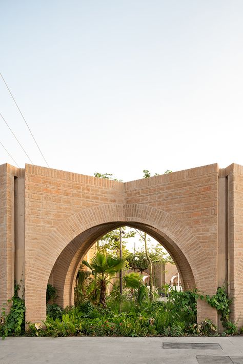 escher-like arcades frame gardens in estudio MMX's civic square in mexico Arch Gate, Pavilion Architecture, Entrance Gates Design, Conceptual Architecture, Brick Architecture, Entrance Design, Indian Architecture, Brick Building, Traditional Architecture