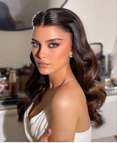 Simple Prom Hair, Bridesmaid Hair Makeup, Long Hair Wedding Styles, Glam Hair, Bridal Makeup Looks, Wedding Hair Inspiration, Haircuts Straight Hair, Hair Stylist Life, Bridal Hair And Makeup