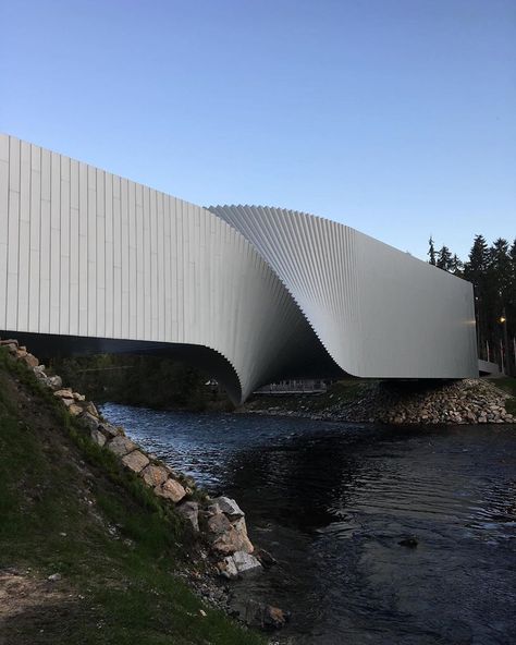 Culture Trip on Instagram: “Today, Norway’s @kistefos became home to a magnificent new all-in-one museum, sculpture and bridge: The Twist. Spanning 60 meters across…” Futuristic Bridge, Norway Architecture, Kistefos Museum, Calatrava Bridge, Norway Buildings, Niterói Contemporary Art Museum, Vancouver Suspension Bridge, Bjarke Ingels, Architecture Building Design