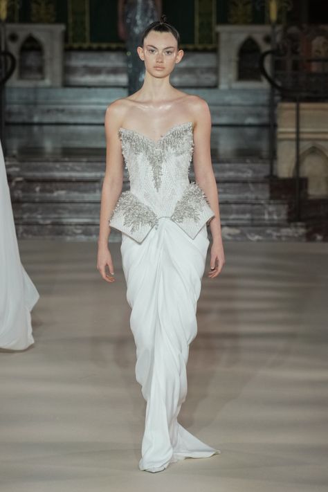 Indie Wedding Dress, Pretty Gowns, Couture 2024, Avant Garde Dresses, Gaurav Gupta, Haute Couture Details, Wedding Dress Flowy, Bohemian Wedding Dresses, Reception Dress