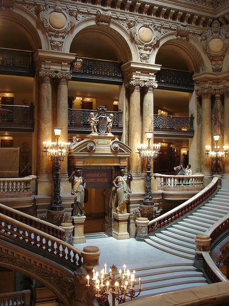 Opera House Stairs, Paris Architecture Cool, Paris Opera House, Paris Interiors, Istoria Artei, Grand Staircase, Beautiful Architecture, Beautiful Buildings, Dream Homes, Amazing Architecture