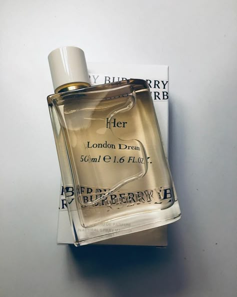 Burberry Her London Dream Perfume, Her London Dream Perfume, Burberry London Dream, Burberry Her London Dream, Perfume Combos, Marriage Box, Burberry Her, Burberry Perfume, Skincare Content