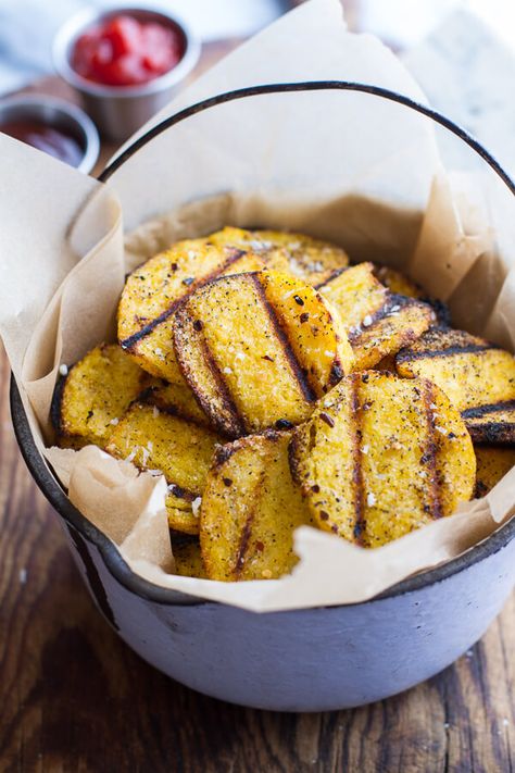 These polenta chips are a super easy and quick appetizer, great for picnics, parties and perfect for the Fourth of July! Polenta Chips, Parmesan Polenta, Autumn Side Dishes, Polenta Recipes, Quick Appetizers, Half Baked, Half Baked Harvest, Buffalo Wings, Cereal Recipes