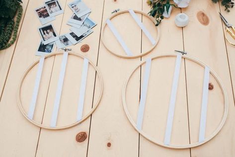 DIY Wedding Photo Display in Embroidery Hoops Unique Photo Display, Diy Photo Displays, Senior Party, Diy Photo Display, Wedding Photo Display, Photo Wall Display, Embroidery Hoop Crafts, Diy Photo Frames, Calendar Ideas