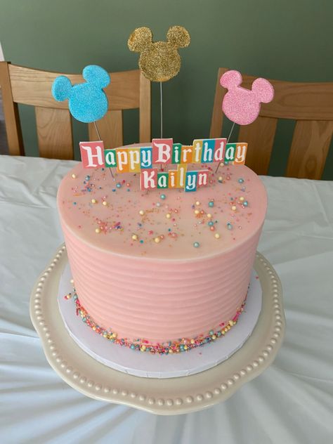 Disney World Cake Ideas, Simple Disney Birthday Cake, Disneyland Birthday Cake Ideas, Disney World Theme Birthday Party For Girl, Disneyland Themed Cake, Disney Themed Birthday Cakes, Disney World Cakes Birthday, Disneyland Cake Ideas, Vintage Disney Birthday Cake