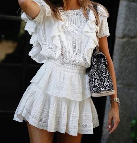 Isabel Marant Style, Fest Outfits, Skandinavian Fashion, Mode Boho, Summer Inspo, Stockholm Fashion, Mode Inspo, Looks Style, Mode Inspiration