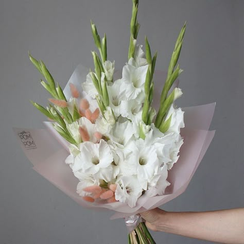 Gladiolus Wedding Bouquet, Gladiolus Wedding, Gladiolus Bouquet, Backyard Wedding Decorations, Diy Bouquet Wrap, Plant Care Houseplant, Flower Bouquet Diy, Flower Gift Ideas, Boquette Flowers