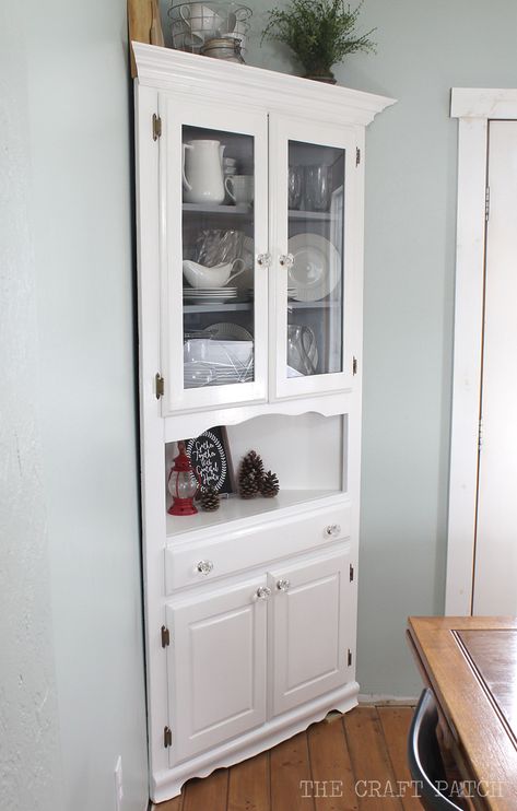 An awesome furniture redo with dramatic before-and-after photos plus tips for getting the best results when painting old wood furniture. Hutch Furniture, Corner Hutch, Corner Furniture, Dining Room Hutch, Trendy Furniture, Corner Storage, Wood Kitchen Cabinets, Kitchen Corner, Trendy Kitchen