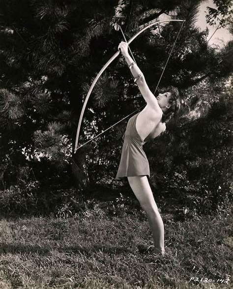 Jean Parker, Woman Archer, Archery Women, Archery Girl, Ziegfeld Follies, Geena Davis, Bow Arrow, Traditional Archery, Bow And Arrow