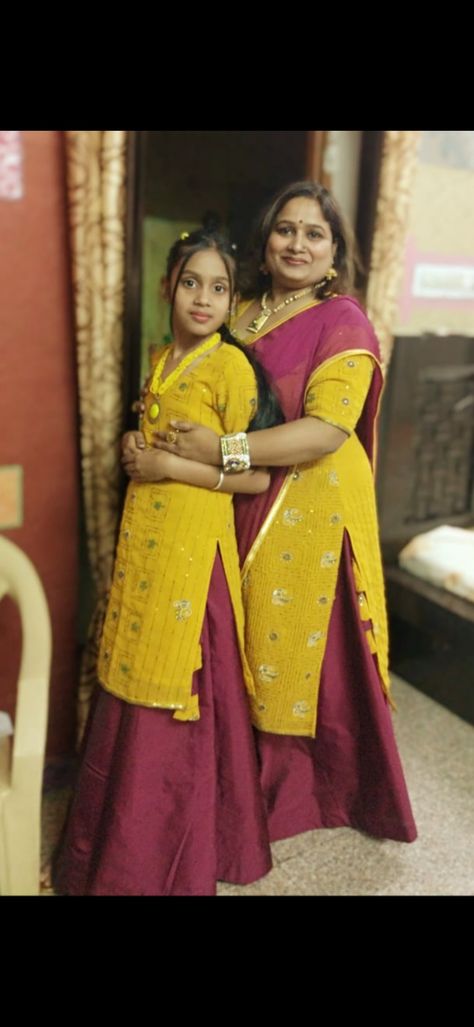 Old saree new look Mommy Daughter Outfits, Daughter Dress, Daughter Outfits, Mother Daughter Dress, Mommy Daughter, Mother Daughter, New Look, Saree