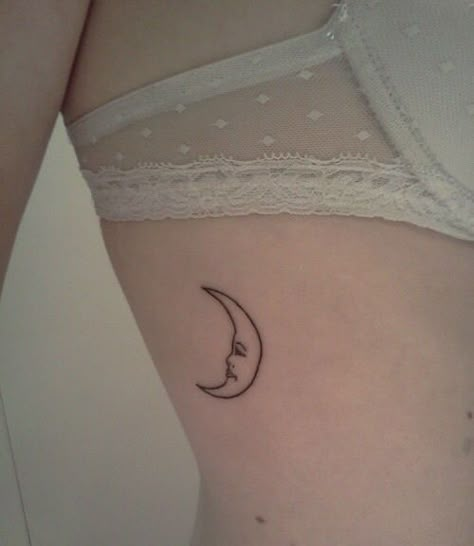 Ephemeral Tattoo, Henne Tattoo, Crescent Moon Tattoo, 4 Tattoo, Tattoos Geometric, Stick N Poke, Poke Tattoo, Dainty Tattoos, Piercings And Tattoos