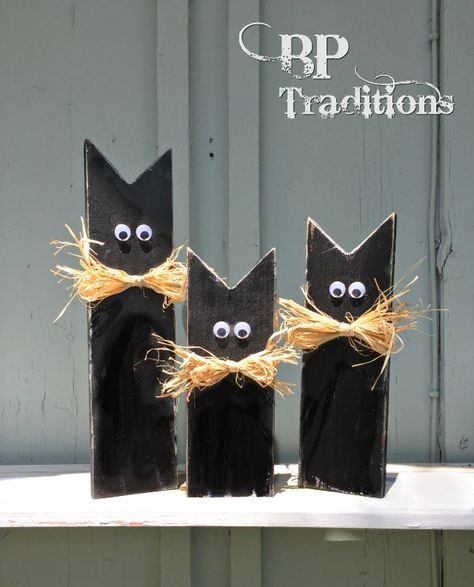 Black Cats Made Out Of Wood, Wood Fence Slat Crafts, Black Cat Wood Crafts, Black Cats For Halloween Crafts, Halloween Fence Board Crafts, Pallet Wood Halloween Decorations, Wood Cats Projects, Reclaimed Fence Wood Projects, Scrap Wood Halloween Projects