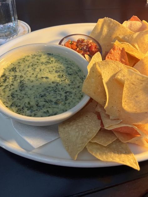 Chips Dip, Bahama Breeze, Chip Dip, Pretty Food, Food Cravings, Palak Paneer, Aesthetic Food, Hummus, Food Dishes