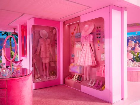 Dreamhouse Barbie, Richard Neutra, Barbie Halloween, Barbie Room, Barbie Sets, Model Outfit, Anna Karenina, Slim Aarons, How To Dress A Bed