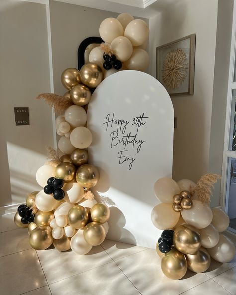 🖤 g o l d e n h o u r 🖤 Balloon Display, Balloon Installation, Happy 30th Birthday, Confetti Balloons, 90th Birthday, Balloon Garland, 30th Birthday, Birthday Balloons, Birthday Theme