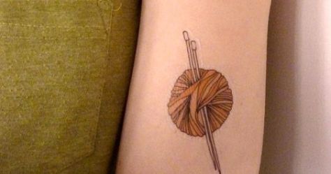 Wool love Yarn Tattoo, Sewing Tattoos, Yarn And Needles, Knitting Tattoo, Tattoos Set, Realistic Fake Tattoos, Bicep Tattoo, Best Tattoos, Peonies Tattoo