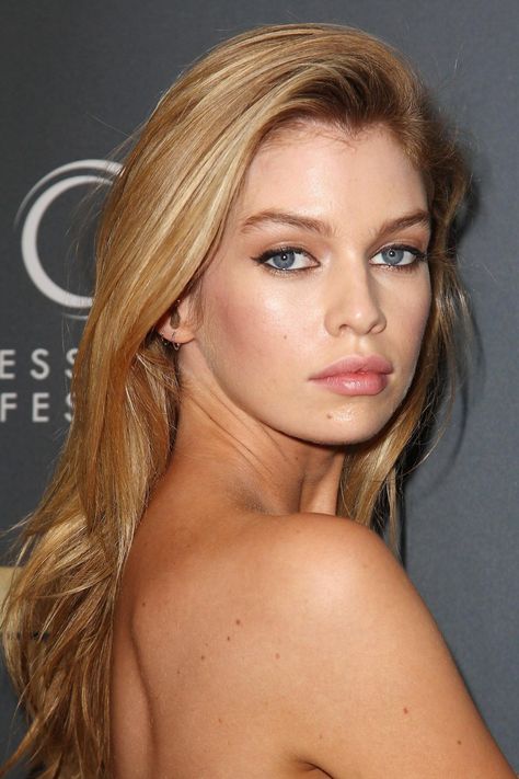 Stella Maxwell | Stella Maynes Maxwell, former victoria's Secret Angel  , the face of the cosmetics brand Max Factor  , beautiful super model Genderless Fashion, Stella Maxwell, Vs Models, Victoria's Secret Angel, Super Model, Model Inspo, Dress Hairstyles, Victorias Secret Models, Victoria Secret Angels